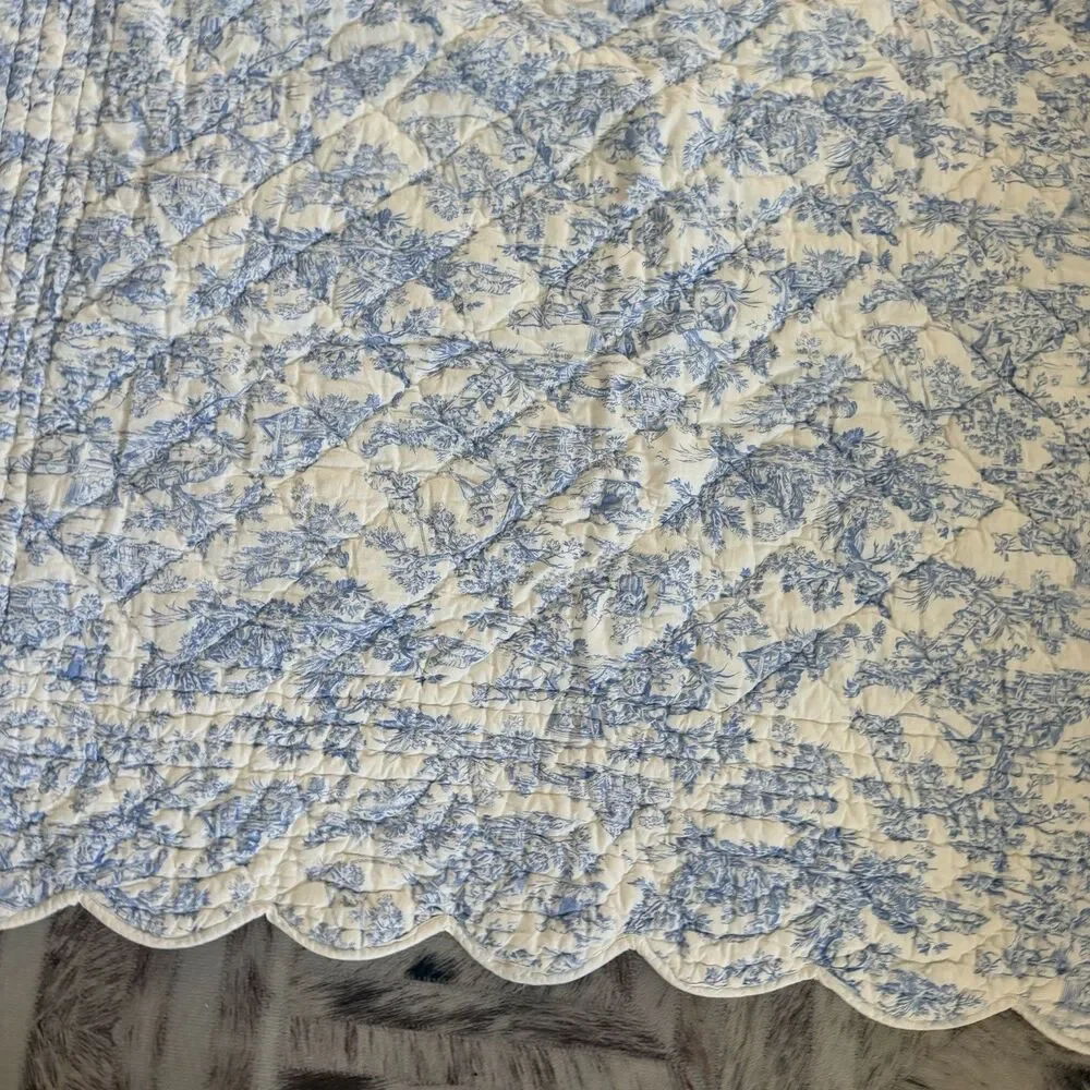 Klass Systems Blue White Toile Quilted Throw 48x58 Scalloped French Country EUC